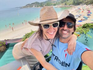 Raquel Sánchez Silva Instagram - ¡Qué bonita es Galicia!
Y…¡qué calor hace! 😅😂😂😂
Playa maravillosa Arecova Beach.
Visita al Bosque Encantado.
Chapuzón.
KITE en Cesantes.
Manjares.
¡Viva Galicia!