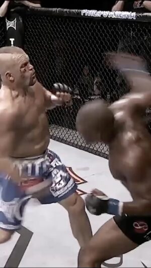 Rashad Evans Instagram - Finding pain relief can be a challenge, and relying on pills or other methods often comes with risks and dependencies. 🌟 That’s why I’m excited to share my experience with SUPER PATCH @superpatchco! Their noninvasive pain relief patch provides immediate, long-lasting relief without the side effects of traditional painkillers. I was amazed by how effective it was for me, and I think you will be too! Check out the link in my bio or visit their IG to learn more. Life is too short to live in pain. 🌟 #PainRelief #SuperPatch #PainManagement