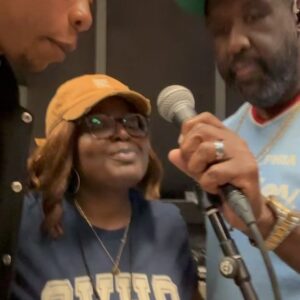 Rashida Olayiwola Instagram - 🎵Sometimes you gotta POP OUT and show NUMBERS🎵 I know for sure that any writer / creative, artist, comedian will tell you there’s NOTHING like seeing an idea flourish into something special “IT’S ABOUT US” #BetAwards24 opening & the process was fun and special. Glad what was laid down was picked up 🌚😌 It’s always been and we should always make it our business to make it about #US 🎵THIS AINT ABOUT YOU OR ME IT’S BOUT #WE🎵♥️🎬💚✊🏾✌🏾S/O to da #Compton kid / my bro @jsnowpro . When two or more are gathered… 😮‍💨 #ChicagoKid 👩🏾‍💻👨🏾‍💻 #multihyphenate #Comedian #Actress #Writer #Creative #GoodHuman #BlackWoman #Real 👊🏾
