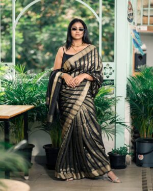 Rashmi Prabhakar Instagram - Thank you universe ✨️ 

Artist : @rashmiprabhakar_official 
Concept and Styling : @sahanastylediary 
Saree : @sankalpa_angadi 
MUAH : @makeovers_sudhanatesh 
Photography : @vikaptures_studio