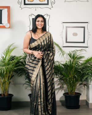 Rashmi Prabhakar Instagram - Thank you universe ✨️ 

Artist : @rashmiprabhakar_official 
Concept and Styling : @sahanastylediary 
Saree : @sankalpa_angadi 
MUAH : @makeovers_sudhanatesh 
Photography : @vikaptures_studio