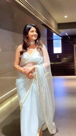 Rasika Sunil Instagram - Mumbai premiere ❤️

Video credits @manish_mahirrao_mm 

Outfit by @k2fashioncloset 
Styled by @ketaki_ashish 
Hair by @priyankapore_makeupartist 
Make up by me 
Jewellery by @sorayaajewels_