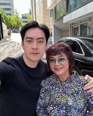 Rattapoom Toekongsap Instagram - สุขสันต์วันแม่ครับ ขอให้คุณแม่ทุกๆท่านสุขภาพร่างกายแข็งแรงนะครับ อยู่กับลูกไปนานๆ รักแม่ครับ