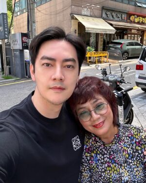 Rattapoom Toekongsap Instagram - สุขสันต์วันแม่ครับ ขอให้คุณแม่ทุกๆท่านสุขภาพร่างกายแข็งแรงนะครับ อยู่กับลูกไปนานๆ รักแม่ครับ