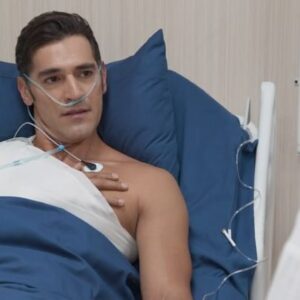 Raúl Coronado Instagram - Fobo le presenta su renuncia a Elvira en el hospital 😮

#ElAmorNoTieneReceta, 8:30 p. m. MEX #ConLasEstrellas
