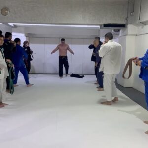 Raúl Olivo Instagram - Tradición en B Jiu-Jitsu ( para los que preguntan ) pero les digo que ya tengo a algunos pillados!!! Habrá venganza!!! ( desliza ➡️ ) 🥋 @academia_artesuave  #bjj #RO 🐺