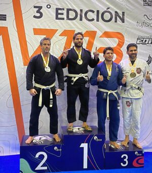 Raúl Olivo Instagram - Asi estuvo este fin de semana en el abierto @avjjboficial  2do Lugar Peso Pesado 🥈con Gi . Gracias a mi escuela @academia_artesuave  por el apoyo y los amigos que estuvieron ahi para apoyarme y guiarme en las peleas!  Unas se ganan y en todas se aprende!! [desliza ➡️] #bjj #RO
