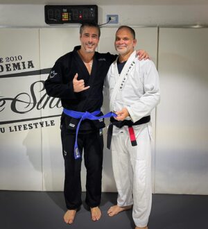 Raúl Olivo Instagram - Siguiendo el camino!  Gracias @academia_artesuave y a cada uno del team. Alumno siempre!! De todos he aprendido mucho, en cada rola, en cada competencia, casa victoria y cada “derrota” [ aprendizaje ]. Gracias BJJ por ser la via de escape de tanto!! Oss!! 🥋 #RO 🐺
