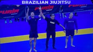 Raúl Olivo Instagram - Don’t let simple failures stop you from winning!  Gracias al gran Fenomeno  @alejandroparrac_ por esa locución para @furiatv.vzla @academia_artesuave @circuitovenezolanobjj  #bjj #RO 🐺