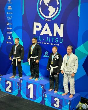 Raúl Olivo Instagram - 🥈 2do Lugar  en el  Panamericano de Brazilian Jiu Jitsu !! @ibjjf ( piernita mala pero no para! ➡️ )  No siempre se gana pero te das cuenta de cuanto falta por aprender!  Gracias a todo mi team de @academia_artesuave y mi familia por el apoyo!! 🥋  #bjj #RO