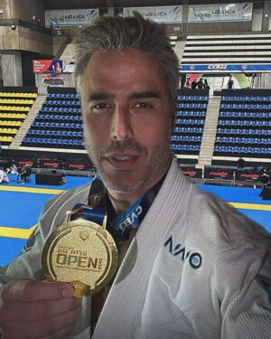 Raúl Olivo Instagram - Así estuvo esto e sábado!!! 🥇 1er Lugar Master absoluto en el Circuito Venezolano de Brazilian Jiu Jitsu @circuitovenezolanobjj representando a mi escuelta @academia_artesuave !!! Que gran evento !! #RO 🥋
