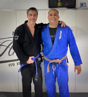 Raúl Olivo Instagram - Siguiendo el camino!  Gracias @academia_artesuave y a cada uno del team. Alumno siempre!! De todos he aprendido mucho, en cada rola, en cada competencia, casa victoria y cada “derrota” [ aprendizaje ]. Gracias BJJ por ser la via de escape de tanto!! Oss!! 🥋 #RO 🐺