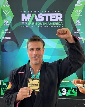 Raúl Olivo Instagram - 🥇CAMPEÓN SUR AMERICANO MASTER !!! @ibjjf representando a mi academia @academia_artesuave y por supuesto en nombre de #Venezuela !  #bjj 🥋🥇 #RO