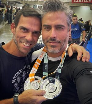 Raúl Olivo Instagram - Si crees que puedes lograr todo solo en esta vida, estas equivocado. Necesitas un apoyo, un consejo, una ayuda y si viene de parte de AMIGOS ya estas del otro lado!!! Gracias a mis amigos que me apoyaron este fin de semana y por supuesto a mi team [ en una próxima foto ]. Desliza para que veas a estos carajitos! 😂  #bjj #RO 🐺