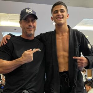 Raúl Olivo Instagram - A R T E  S U A V E  @academia_artesuave @artesuave_colinasdelosruices @artesuavelacastellana  representando a Venezuela 🇻🇪 en el Campeonato Europeo de Jiu-Jitsu  @ibjjf  en Paris, Francia 2024.  #RO
