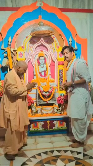 Ravi Kishan Instagram - #GorakhnathMandir 🚩