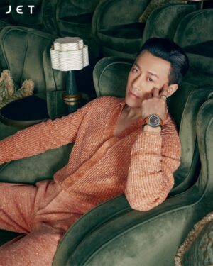 Raymond Lam Instagram - @jetmaghk

Text．@nicnicnicnicwong
Photo．@_loricky_
Styling．@calvin.wtf
Hair．@keith_wong_hair
Makeup．Raymond Yip
Wardrobe．@zegnaofficial @givenchy @ralphlauren
Watch and Jewelry．@harrywinston
Location．Soho House Hong Kong

#JETHK #JET2024 #JET2024AUG #林峯 #HARRYWINSTON #九龍城寨之圍城 @harrywinston