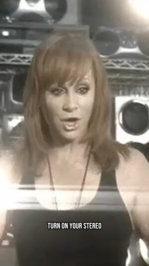 Reba McEntire Instagram - Did someone say it’s #NationalRadioDay? Crank it up! #TurnOnTheRadio