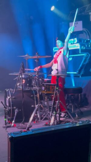 Recker Eans Instagram - Its FRIDAY…you feelin me? @unconventionalkingz 
-
#groove #drums #tour #rap 
-
@sjcdrums @zildjiancompany @londonstickco @inearz @gruvgear @remopercussion @gibraltarhardware @sleevedwashers @rocklocksusa @strangemusicinc