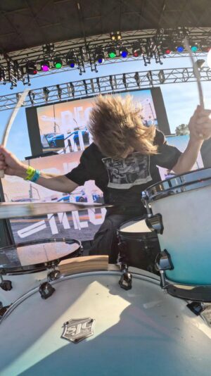 Recker Eans Instagram - @queensofthestoneage from @fuelfest 🤘
-
@jhobabyduck @mister_theodore @troyvanleeuwen 
-
#drums #qotsa #metal #rock #queensofthestoneage #musician #livemusic 
-
@sjcdrums @zildjiancompany @inearz @gruvgear