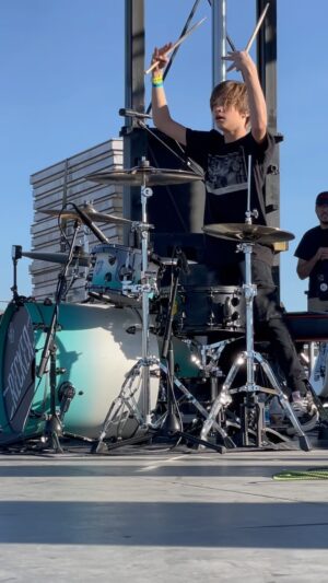 Recker Eans Instagram - @fuelfest RULED!! Wait for the transition….More videos to come but loved this @postmalone into @rageagainstthemachine 🤘 #ratm #drums #hiphop #metal TAG EM and let em know!!
-
@jacopovolpedrums @bradwilk 
-
@sjcdrums @gruvgear @inearz @zildjiancompany @roosterthrones @epochempire 
-
-
-
-
-
-
I dont own rights to this music