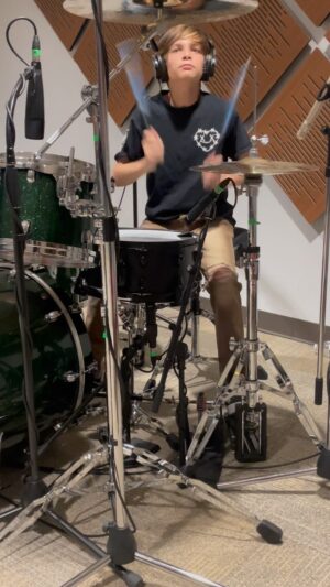 Recker Eans Instagram - Recording @alicecoopersolidrock for a rad project 🤘
-
Thank you @elrocanrol @diegodeez @awzytheband for the opportunity 🤘🤙 Cant wait to hear it and share!
-
#recording #studio #drums
-
@sjcdrums @zildjiancompany @londonstickco