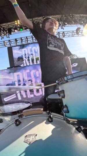 Recker Eans Instagram - Name the Limp Bizkit song from @fuelfest 👇
-
@therealjohnotto @samriverslb @djlethalreal @thewesborland 
-
@sjcdrums @zildjiancompany @gruvgear @inearz @epochempire 
-
#drums #festival #limpbizkit #hardcore #metal #rock