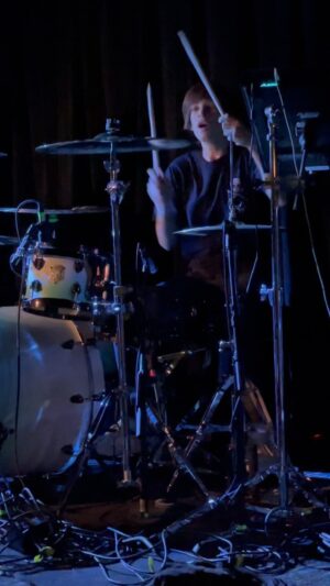 Recker Eans Instagram - Got to rock with @arsenickitchen this past weekend @therebelphx FULL VID ON YT LINK IN STORIES
-
Thanks boys for letting me sit in and @jonathan.bresar for letting me sit at the throne 🤘🙏
-
#rock #metal #drums
-
@sjcdrums @zildjiancompany @gruvgear @inearz @londonstickco @roosterthrones