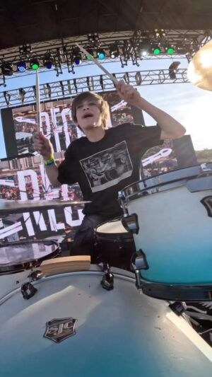 Recker Eans Instagram - DJ Set @vicmensa and @g_eazy into @kendricklamar 🤘🤘🤘
-
@blizzylc @rico_2112 
-
@sjcdrums @zildjiancompany @inearz @gruvgear @epochempire 
-
#dj #drums #hiphop