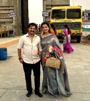 Redin Kingsley Instagram - அனைவருக்கும் எங்களின் இனிய தமிழ் புத்தாண்டு நல்வாழ்த்துக்கள் 😍😍 என்றும் புன்னகையுடனும் புத்துணர்ச்சியுடனும் வாழ வாழ்த்துகிறோம் ❤️❤️