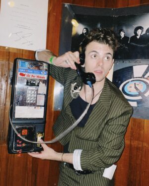 Reed Horstmann Instagram - Hello? Oh it’s your….nevermind. 

#vintage #fashion #suits #westernstyle #losangeles #troubadour