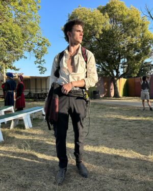 Reed Horstmann Instagram - Crew takes renfaire 🏴‍☠️🏴‍☠️

Credit to @helloiamkate to helping w the outfit 
 #renfaire #fantasy #cosplay #pirate #ripsirmaximillion #sorryforpartyrocking