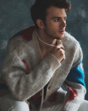 Reed Horstmann Instagram - Y’know @stavapa once told me that cardigans were my grandpa fashion 🤷🏻‍♂️

More by @whereisrowandaly