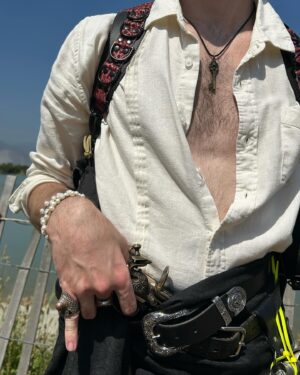 Reed Horstmann Instagram - Crew takes renfaire 🏴‍☠️🏴‍☠️

Credit to @helloiamkate to helping w the outfit 
 #renfaire #fantasy #cosplay #pirate #ripsirmaximillion #sorryforpartyrocking