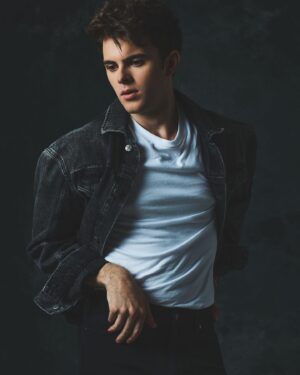 Reed Horstmann Instagram - Still not lookin at the camera 🤷🏻‍♂️😂

Been holdin onto these for a bit but here’s some amazing stills from our shoot with @whereisrowandaly I just had to share!!