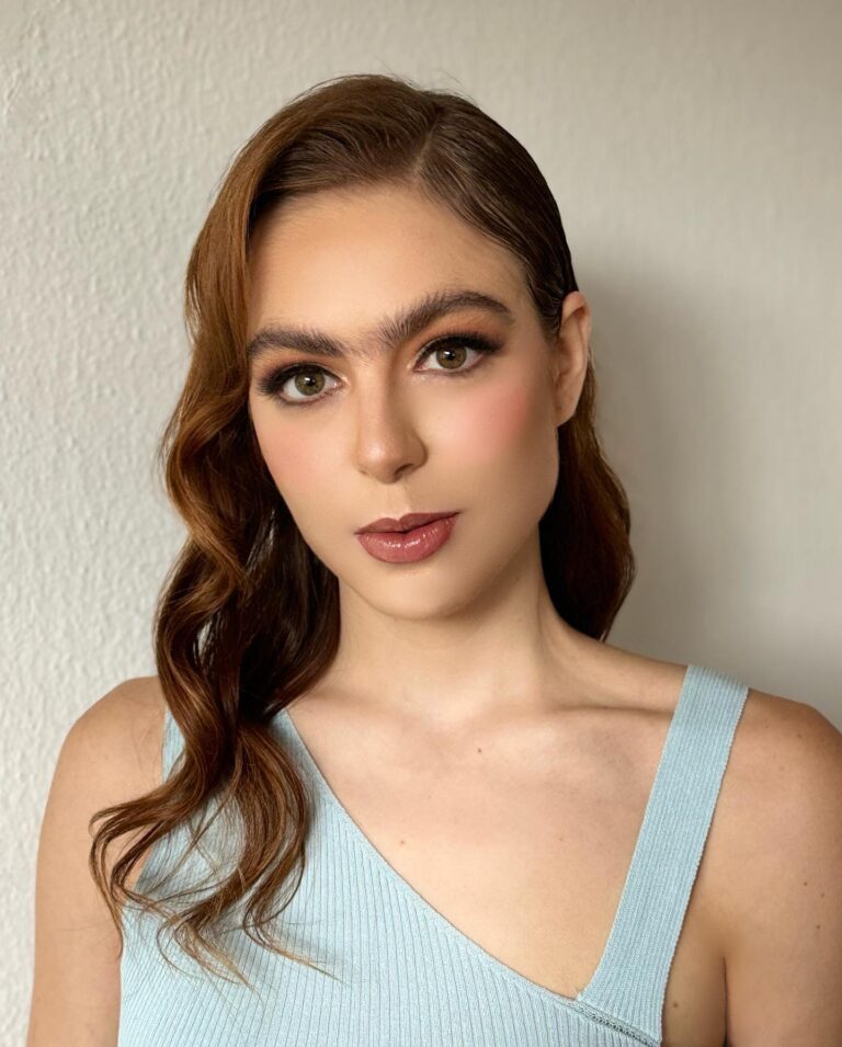 Actress Regina Pavón HD Instagram Photos and Wallpapers July 2024
