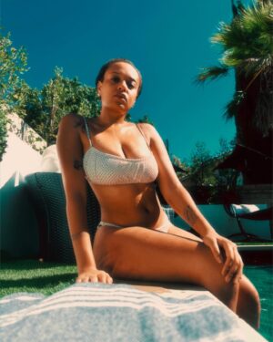 Reign Edwards Instagram - Summer is in full effect☀️ needed a pool day fasho.

#Summer #Summertime #Summertimefun