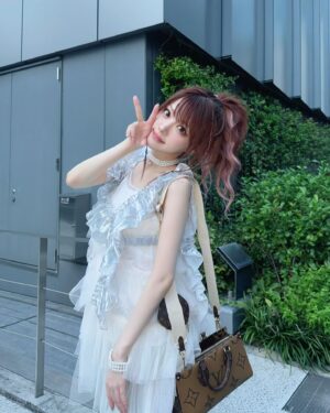 Reina Tanaka Instagram - .
みんなこのお休みは何して過ごしよーとー？☀️

暑いけんあんまり外で遊べる事はしたくないし…
室内で済ませる事が出来て楽しい事って
何がある…??💭

みんなの過ごし方教えて🥰🤍