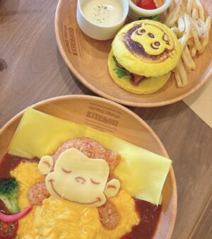 Reina Yokoyama Instagram - 「おさるのジョージ キッチン」🍳
行ってきました！初日〜💗
かわいすぎ空間でした！！！！
.
.
#morningmusume24
#横山玲奈
#モーニング娘24
#おさるのジョージ
#おさるのジョージ部
#横山家のジョージ