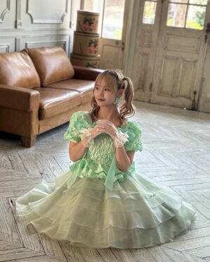 Reina Yokoyama Instagram - ✨🏰💚
「週刊ファミ通」発売中です！！！
.
.
#morningmusume24
#横山玲奈