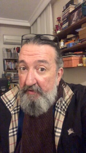 Renan Bilek Instagram - ANKARA!.. Uzun zaman sonra nihayet buluşuyoruz.. 27.Şubat.Salı akşamı öykülerle dolu konserimiz ARANJMANLAR’la birlikte, CSO Mavi Salon’dayız. Biletler biletinial.com sitesinde. Beklerim ☺️🎈
@csoadaankara @ebrukaracamanagement #renanbilek #renanbilekvearanjmanlar #aranjmanlar #ankara #27subat #etkinlik #konser #dinleti