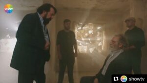 Renan Bilek Instagram - Sezon finali..

#Repost @showtv with @make_repost
・・・
"Sen mala köle olmuşsun, ben olmadım..." Emin, Firuz'un elinde! #yolunsonu #Baba @babatvdizi #renan.bilek #HalukBilginer