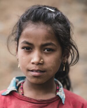Renan Öztürk Instagram - The assignment within the assignment. For the “Last Honey Hunter” which was my first still assignment I had talked with master editor @sadiequarrier about ways not just to capture the honey hunting action but also a sense of place of the small village of Saadi below the Himalaya in remote eastern Nepal.

One concept was trying to shoot every single member of the village at 85mm on the same backdrop for a big grid that would fold out in the magazine.  They never made the final cut, but nevertheless it was a really cool to document a slice of life in this way. 

@expedition.studios @natgeo @jetbutterflies @climber.abiral @taylorfreesolo @ben_knight @irving_matthew #sonyalpha #thelasthoneyhunter