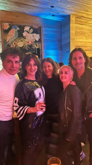 Renata Bravo Instagram - FELIZ CUMPLE @yazminvasquezpuali gracias por tu existencia! Por tu constante buena onda, tu sonrisa eterna, tu capacidad de convertir cada momento en un divetimento , por estar siempre disponible al llamado de emergencia …… y por tantas cosas más!!!! Te quiero infinito mi negrita te mereces lo mejor del mundo mundial 😘  Pd; y por recibirnos cada vez que invadimos tu casa, hotel, familia, tu mundo y hacernos parte de él . 😍