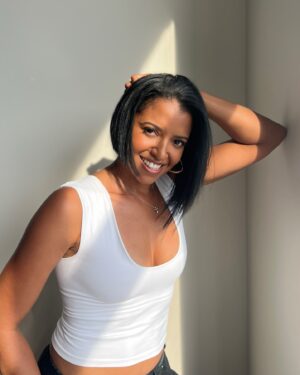 Renée Elise Goldsberry Instagram - A little commotion for the hair