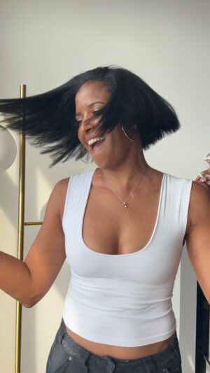 Renée Elise Goldsberry Instagram - and…cut 🎬✂️

💇🏾‍♀️: @TheOriginalHairWhisperer 
💄: @BillieeGene
#CrownLove #HamiltonMusical