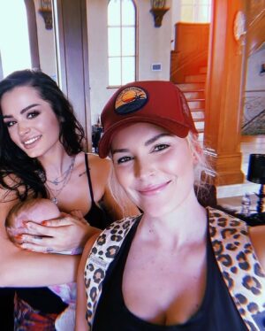 Renee Paquette Instagram - Happy birthday to this beauty, legend, icon, beacon of light! If you know her, you love her. @saraya 🎂✨🥳