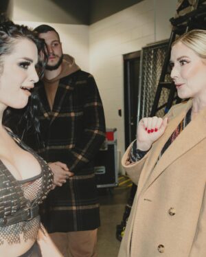 Renee Paquette Instagram - Happy birthday to this beauty, legend, icon, beacon of light! If you know her, you love her. @saraya 🎂✨🥳