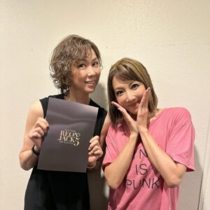 Reon Yuzuki Instagram - .
レオンジャック5
初日が無事終わりました😌
地震が途中
ありましたが
皆様
怖かったですね🙏
.
これ以上
何も起きませんように🙏🙏

.
そんな中
最後まで
見てくださり
感謝です。
明日からも
何かあった際は
すぐにスタッフが
動くようになってますので
どうぞ
観劇中は
ご安心いただけたらと思います🙏😌
.
本当に幸せな
空間でした。🩷🩷

.
ありがとうございました😌

.
今日は
加藤和樹くんが
ゲスト出演してくれました🩷🩷

マタハリの
セラヴィを
2人で歌えて
すごーく
幸せ☺️☺️

.

湖月わたるさんも
上野水香ちゃんも
あたたかーく

見守ってくださいました🩷

.
明日も
2回だ👍
夜は配信だ👍😌
.
早く寝なきゃと
家で走ってます🩷

.
おやすみなさい

#大村俊介
#辻本知彦
#汐月しゅう
#天寿光希
#麻央侑希
#綾凰華
#川本アレクサンダー
#東島京
#楠瀬タクヤ
#二家本亮介
#山本陽介
#石渡裕貴
#谷内翔太
#今野耕輔
#加藤和樹　くん
#和樹くんも楽屋でR
#柚希礼音
