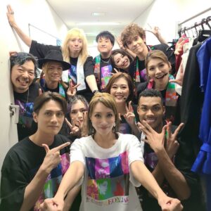 Reon Yuzuki Instagram - .
レオンジャック5
初日が無事終わりました😌
地震が途中
ありましたが
皆様
怖かったですね🙏
.
これ以上
何も起きませんように🙏🙏

.
そんな中
最後まで
見てくださり
感謝です。
明日からも
何かあった際は
すぐにスタッフが
動くようになってますので
どうぞ
観劇中は
ご安心いただけたらと思います🙏😌
.
本当に幸せな
空間でした。🩷🩷

.
ありがとうございました😌

.
今日は
加藤和樹くんが
ゲスト出演してくれました🩷🩷

マタハリの
セラヴィを
2人で歌えて
すごーく
幸せ☺️☺️

.

湖月わたるさんも
上野水香ちゃんも
あたたかーく

見守ってくださいました🩷

.
明日も
2回だ👍
夜は配信だ👍😌
.
早く寝なきゃと
家で走ってます🩷

.
おやすみなさい

#大村俊介
#辻本知彦
#汐月しゅう
#天寿光希
#麻央侑希
#綾凰華
#川本アレクサンダー
#東島京
#楠瀬タクヤ
#二家本亮介
#山本陽介
#石渡裕貴
#谷内翔太
#今野耕輔
#加藤和樹　くん
#和樹くんも楽屋でR
#柚希礼音
